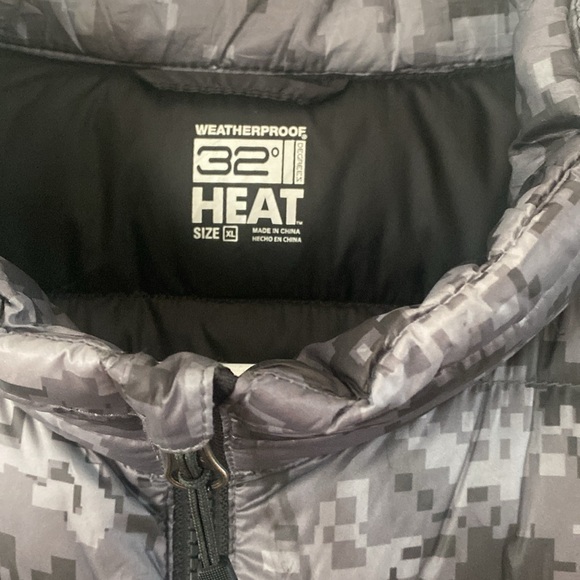 32° Heat Down Vest - Picture 2 of 10